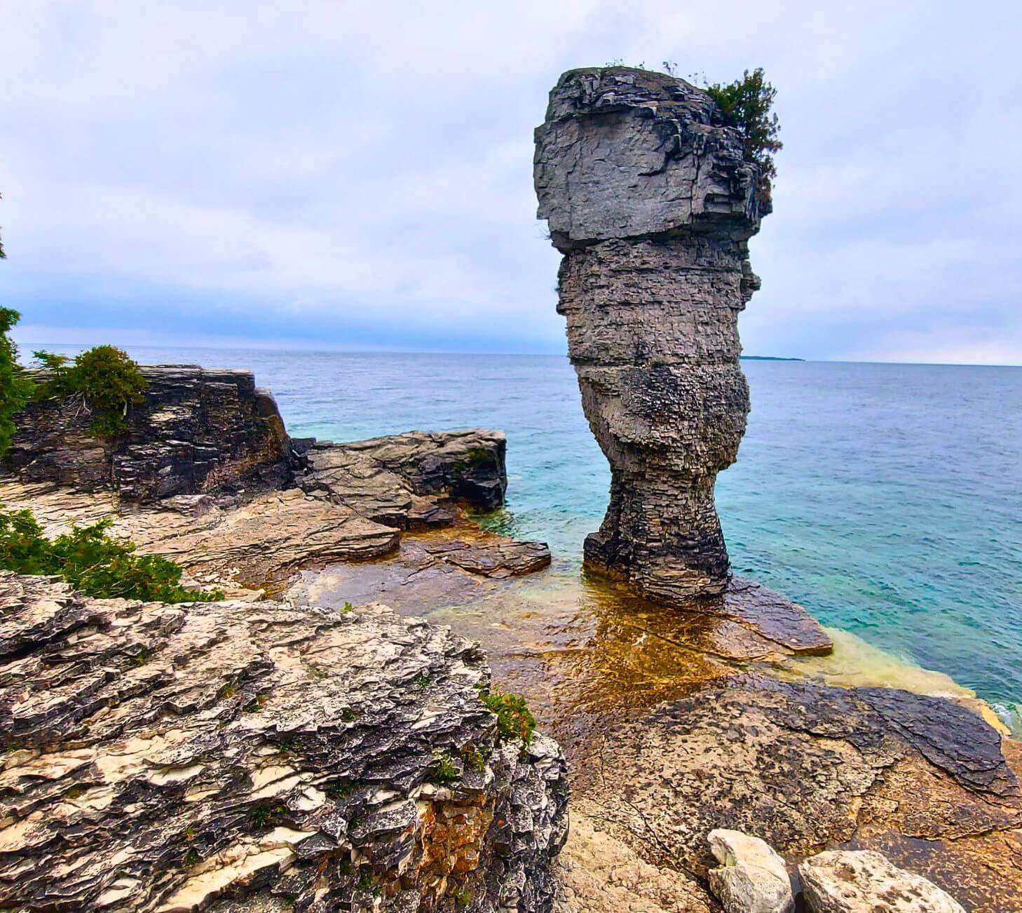 trillium-hikes-flowerpot-island-big-flowerpot-pot